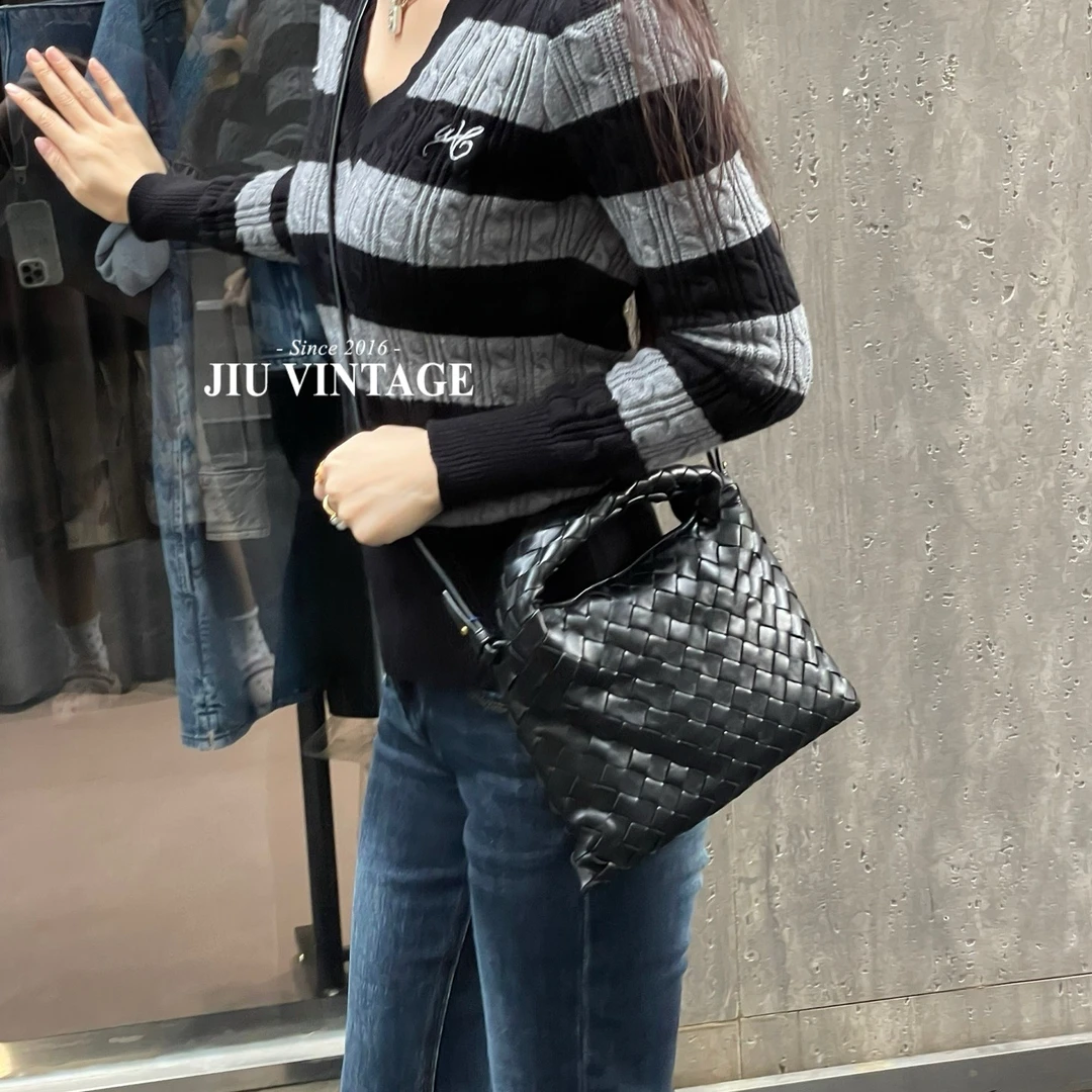 99新 BOTTEGA VENETA/葆蝶家 黑色mini hop斜挎包 JM2-8285