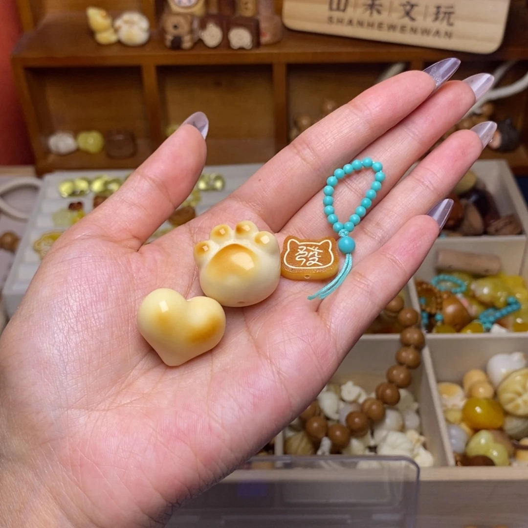 S***、猴头核桃吊坠蜜牌0.73绿跑猫爪爱心