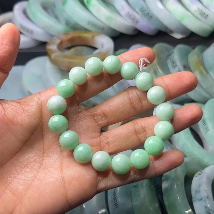 定制翡翠未镶嵌手镯