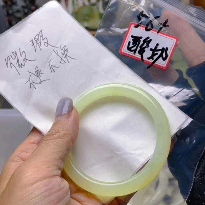 酸***拿蛇纹石玉未镶嵌颈饰