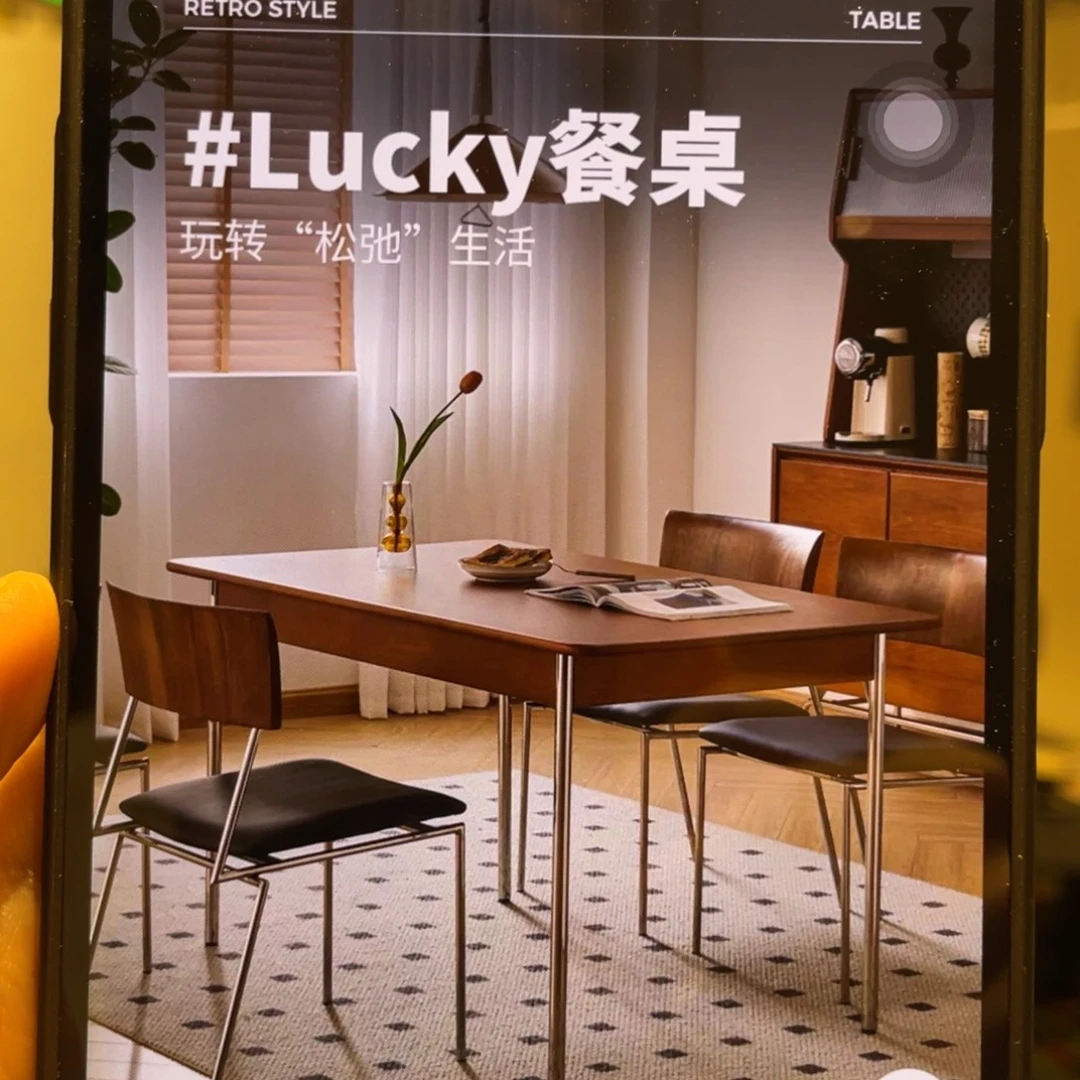 牛皮LUCKY餐桌1.4米全新