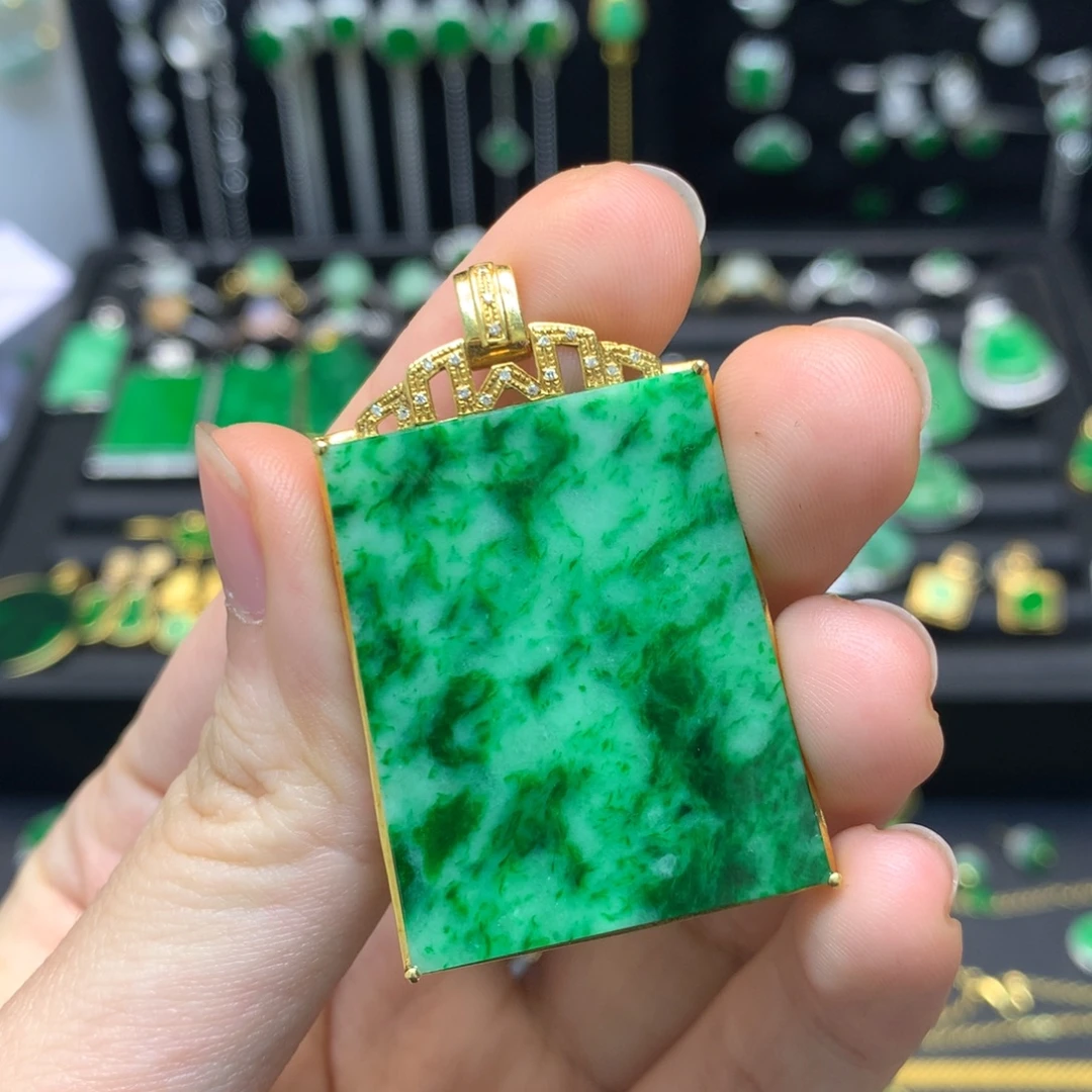 翡翠18K金镶嵌吊坠(不含链)有纹裂