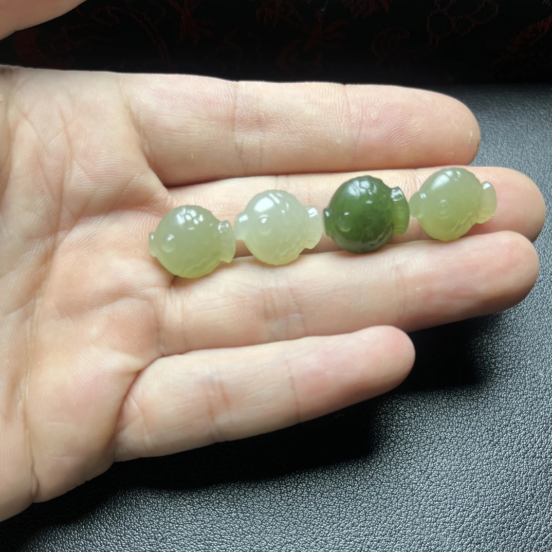 天然和田玉精品小鱼配饰，尺寸15✖️13✖️9mm拍一发一（多样性发货）