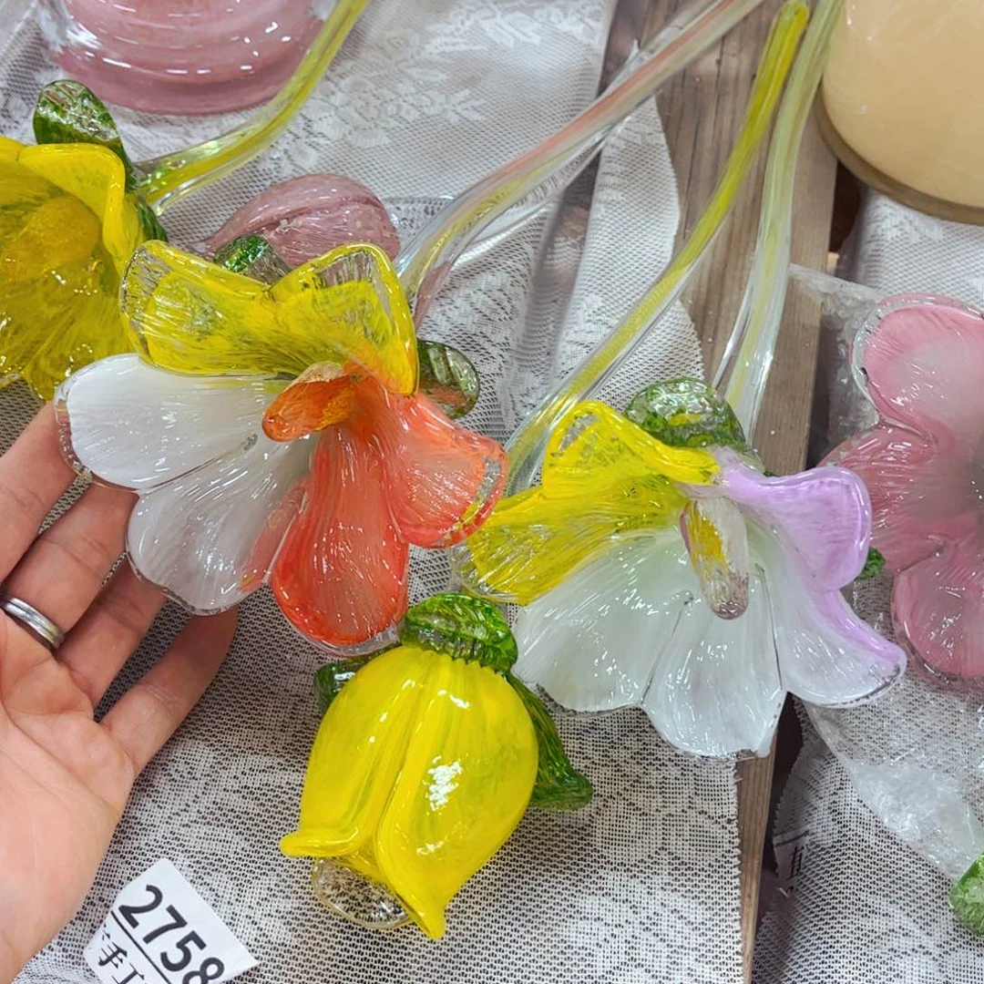 2朵彩百合1黄花苞 家悦琉璃花瓶