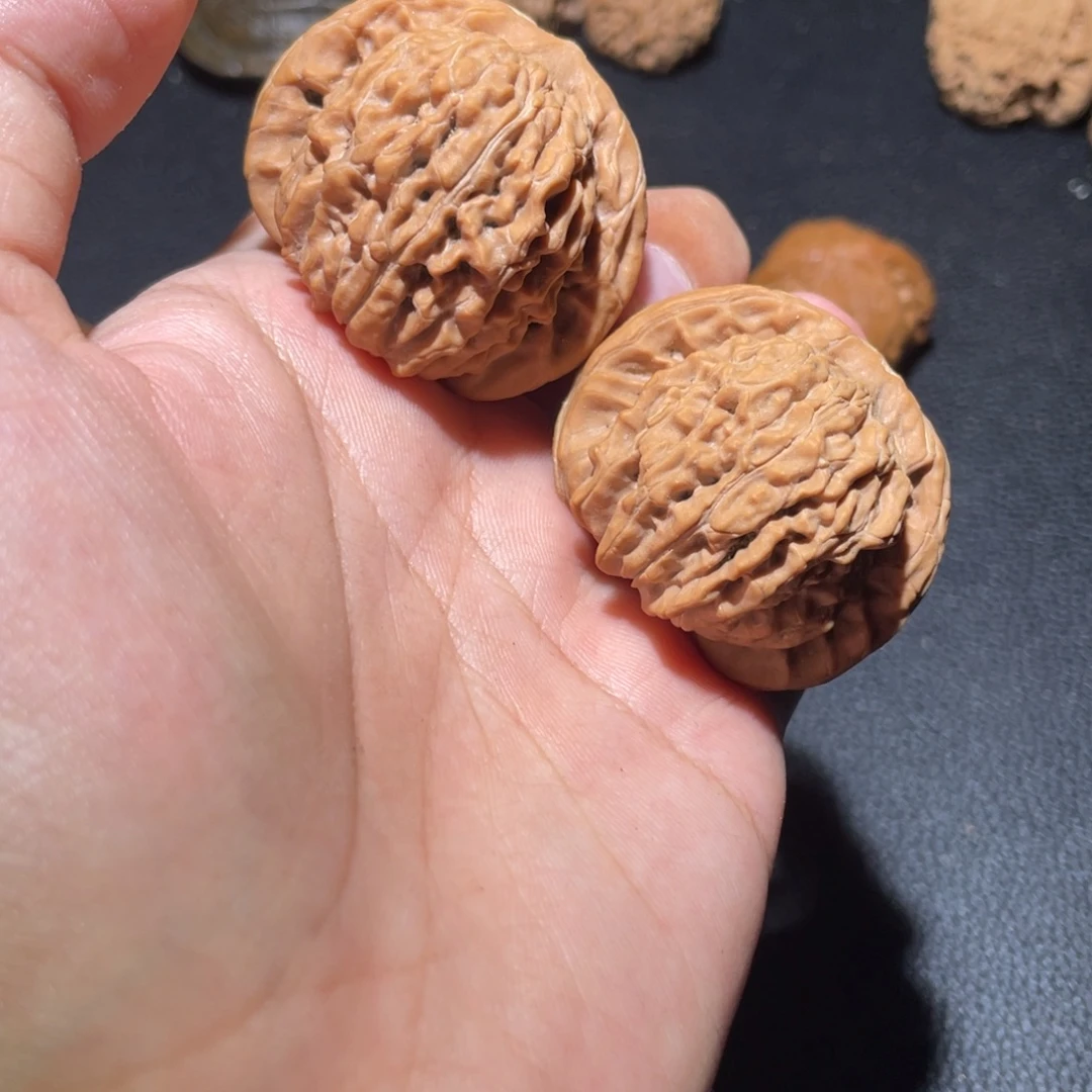 用***8把件文玩核桃楼子