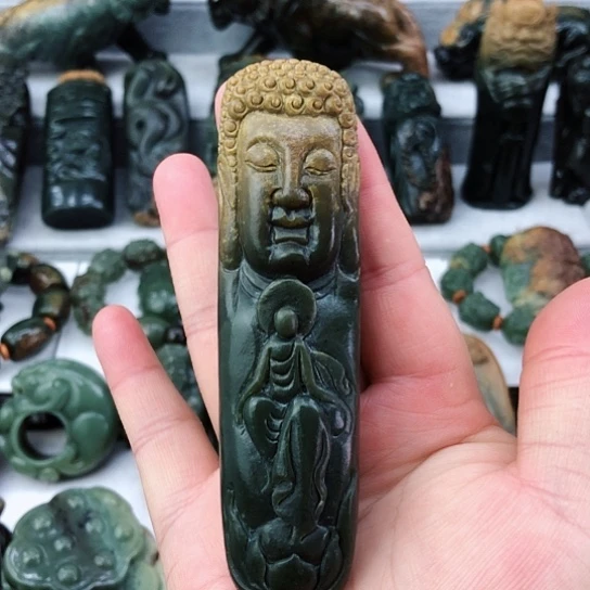 未镶嵌岫岩河磨玉（透闪石质玉）把件