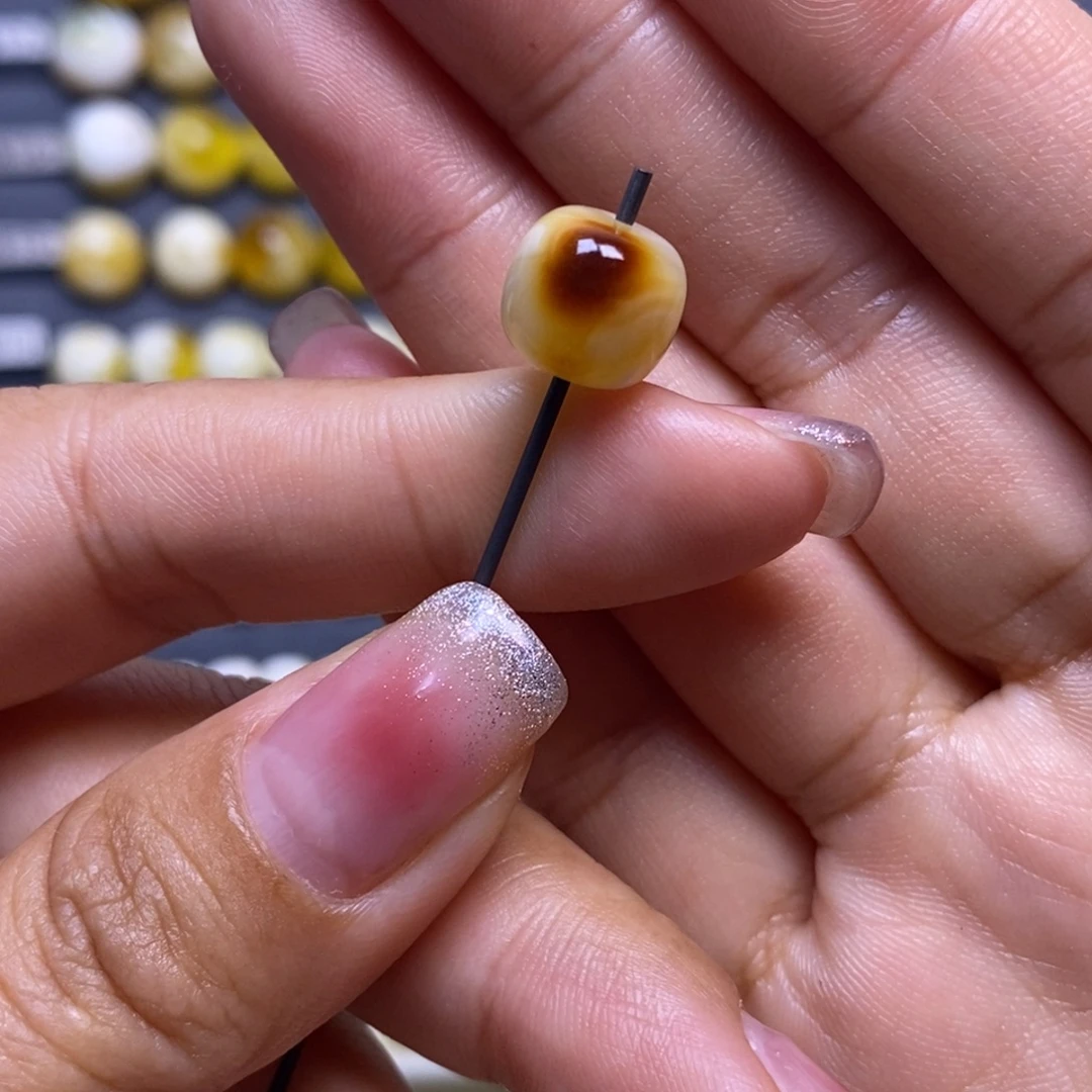 蜜蜡未镶嵌珠宝奇石沁色妖花老型10.1*9.1mm