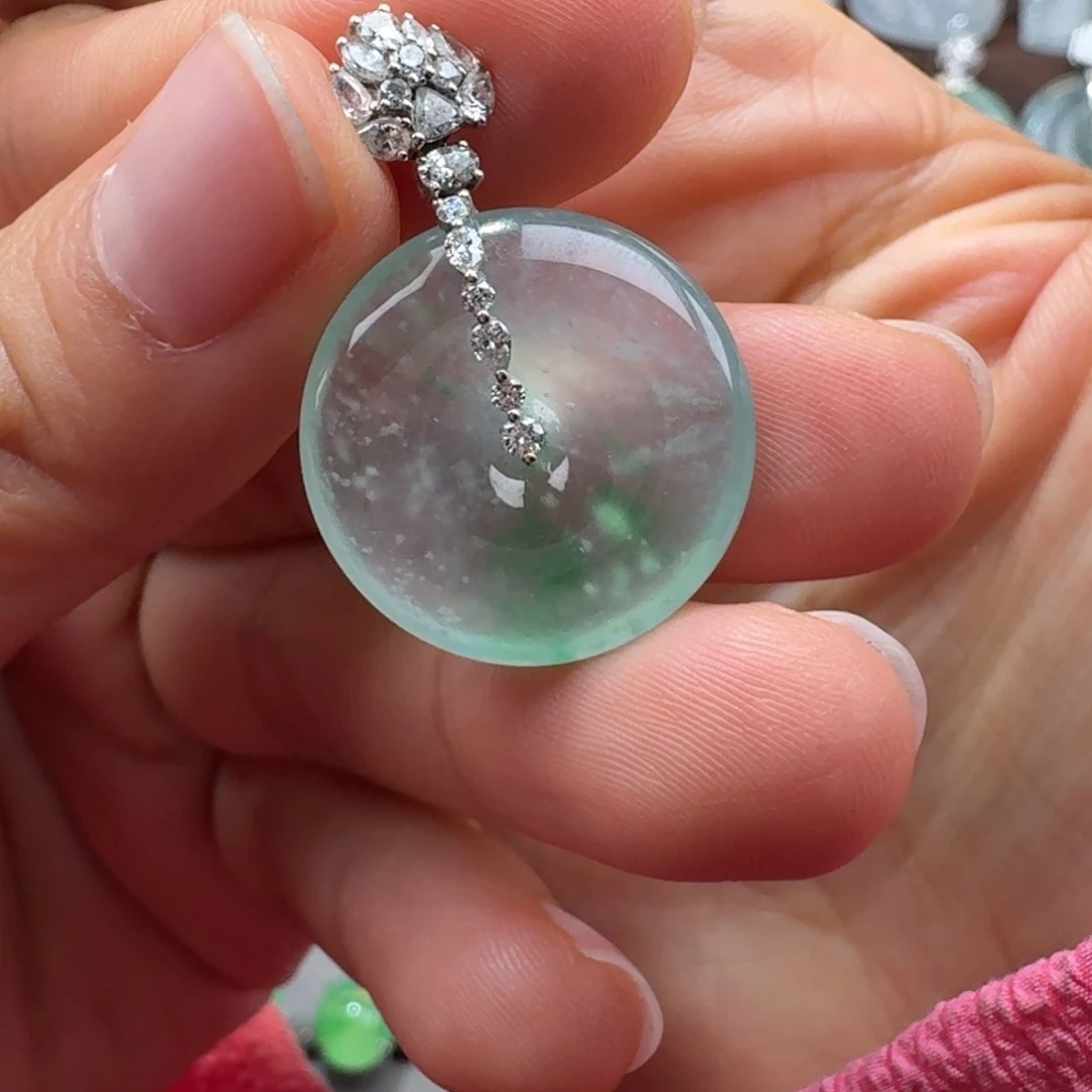 翡翠18K金镶嵌吊坠(不含链)高冰玻璃种木那飘花平安扣