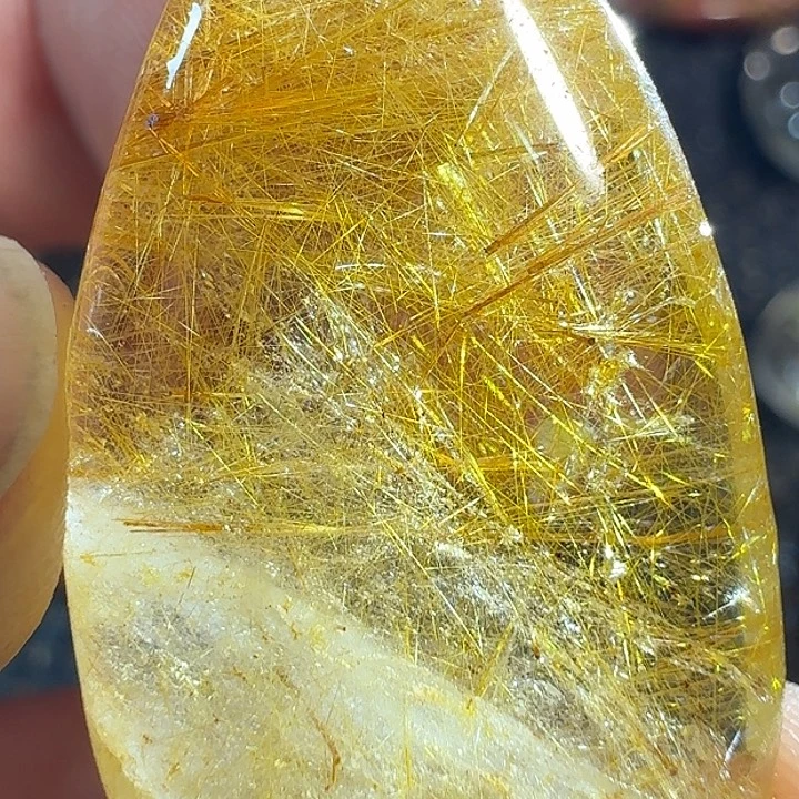 白***童未镶嵌颈饰水晶好