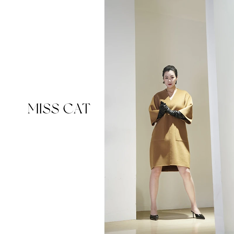 FELINE早呀猫小姐2025冬新气质优雅V领羊绒工装短袖连衣裙中长款