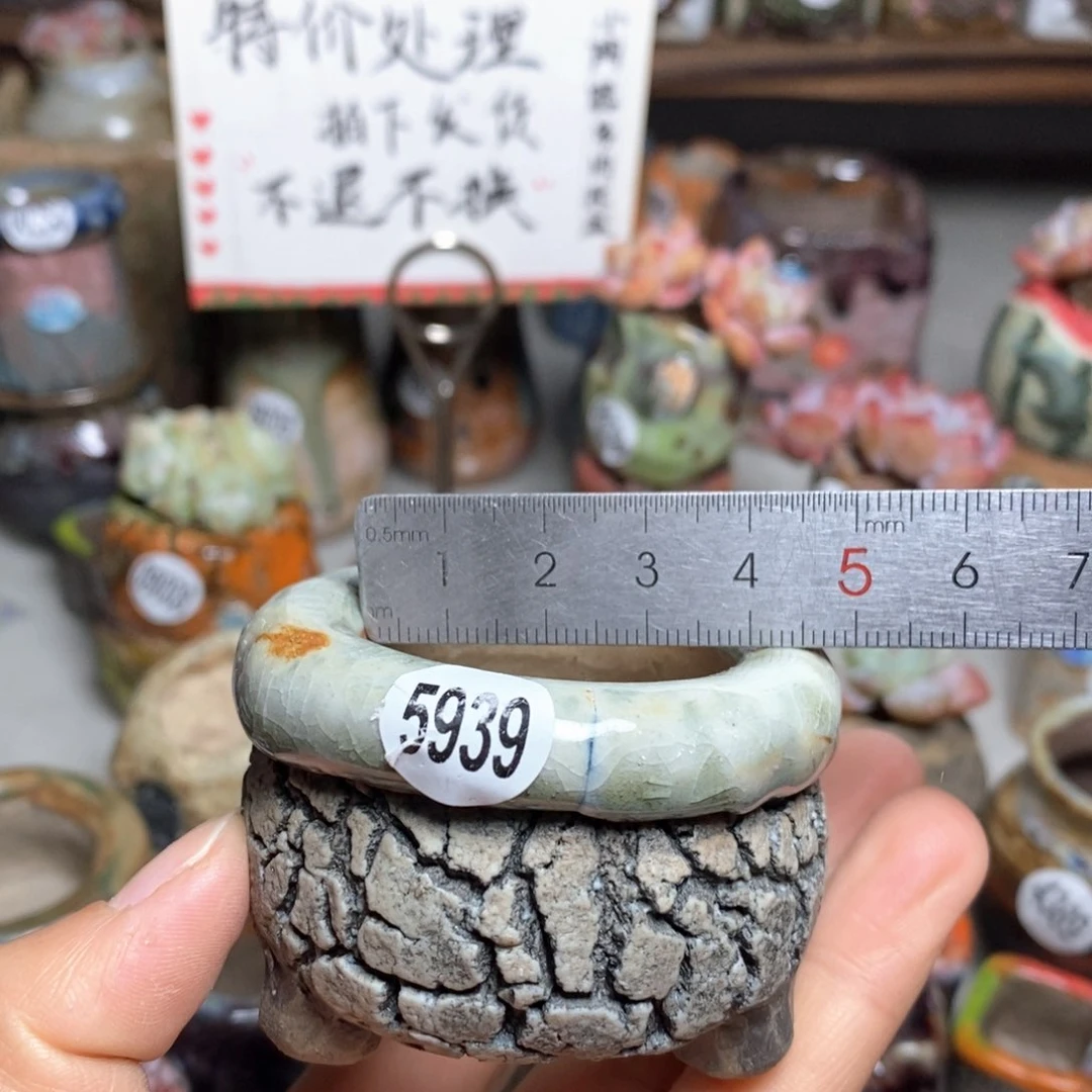 花盆特价处理的不退不换的，原价28元