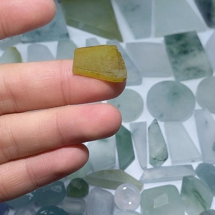 翡翠未镶嵌颈饰6322