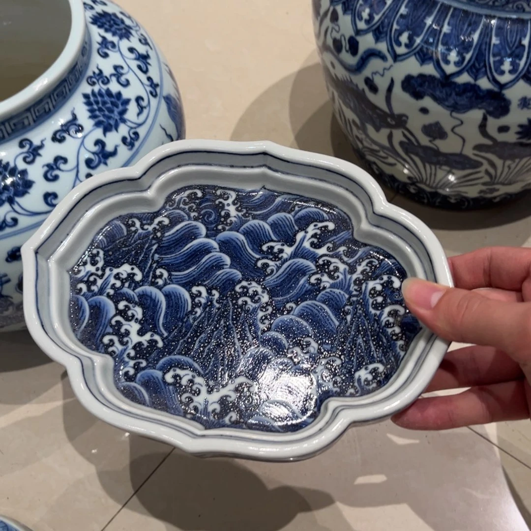 瓷片海棠海水纹壶承