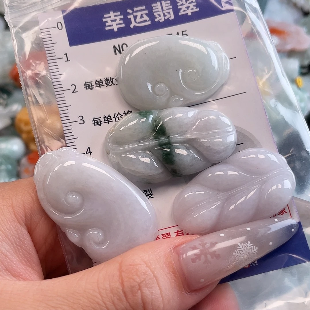 翡翠未镶嵌颈饰hhh