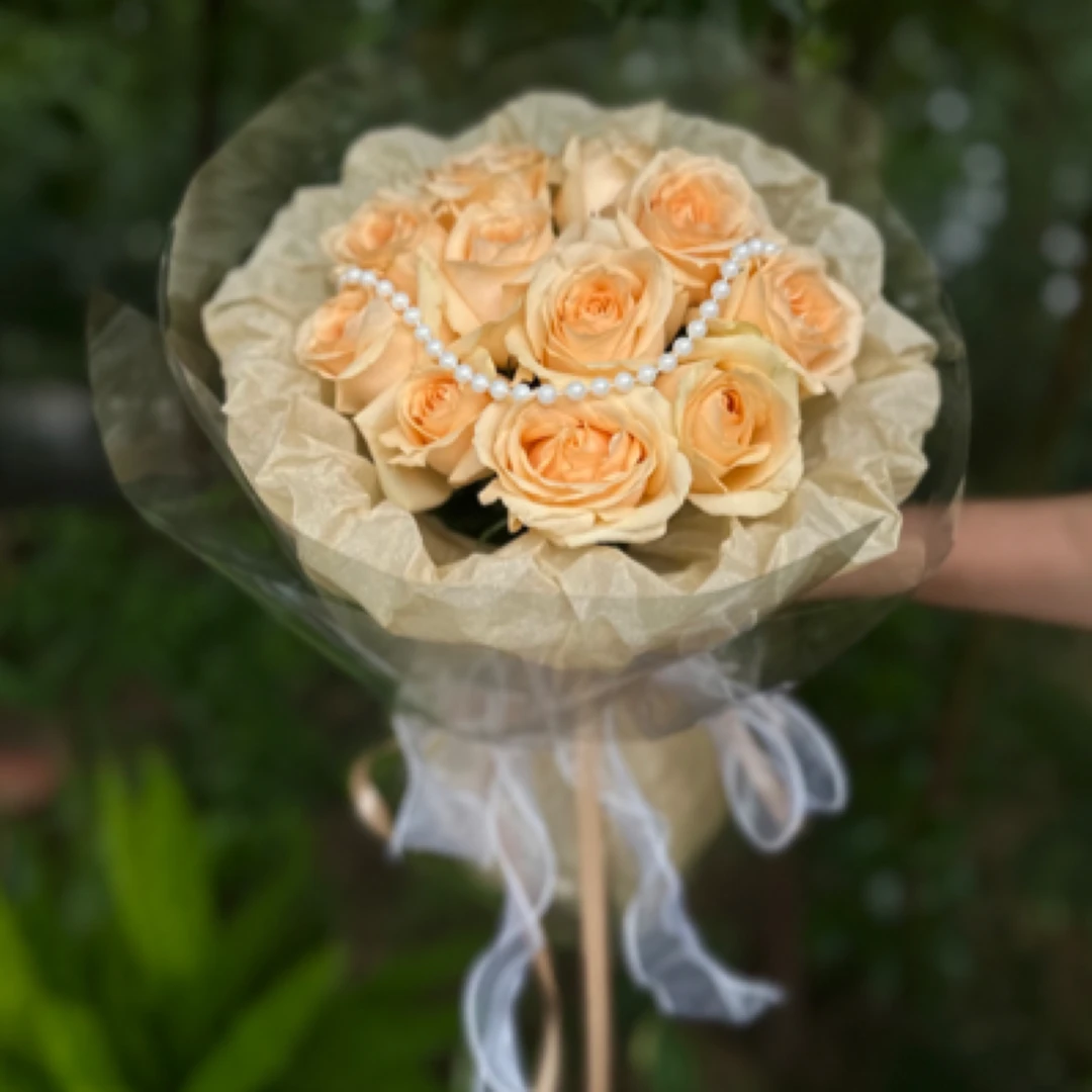 11枝香槟玫瑰圆形手打花束