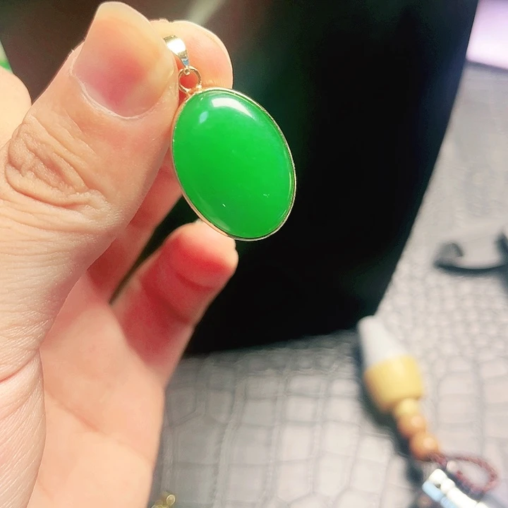 颈饰18K金镶嵌翡翠