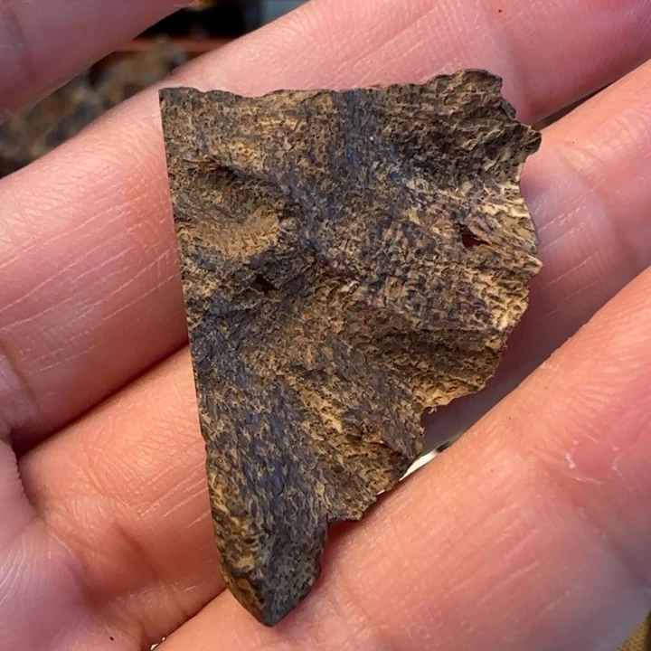 沉香摆件老香港沉水包头2克