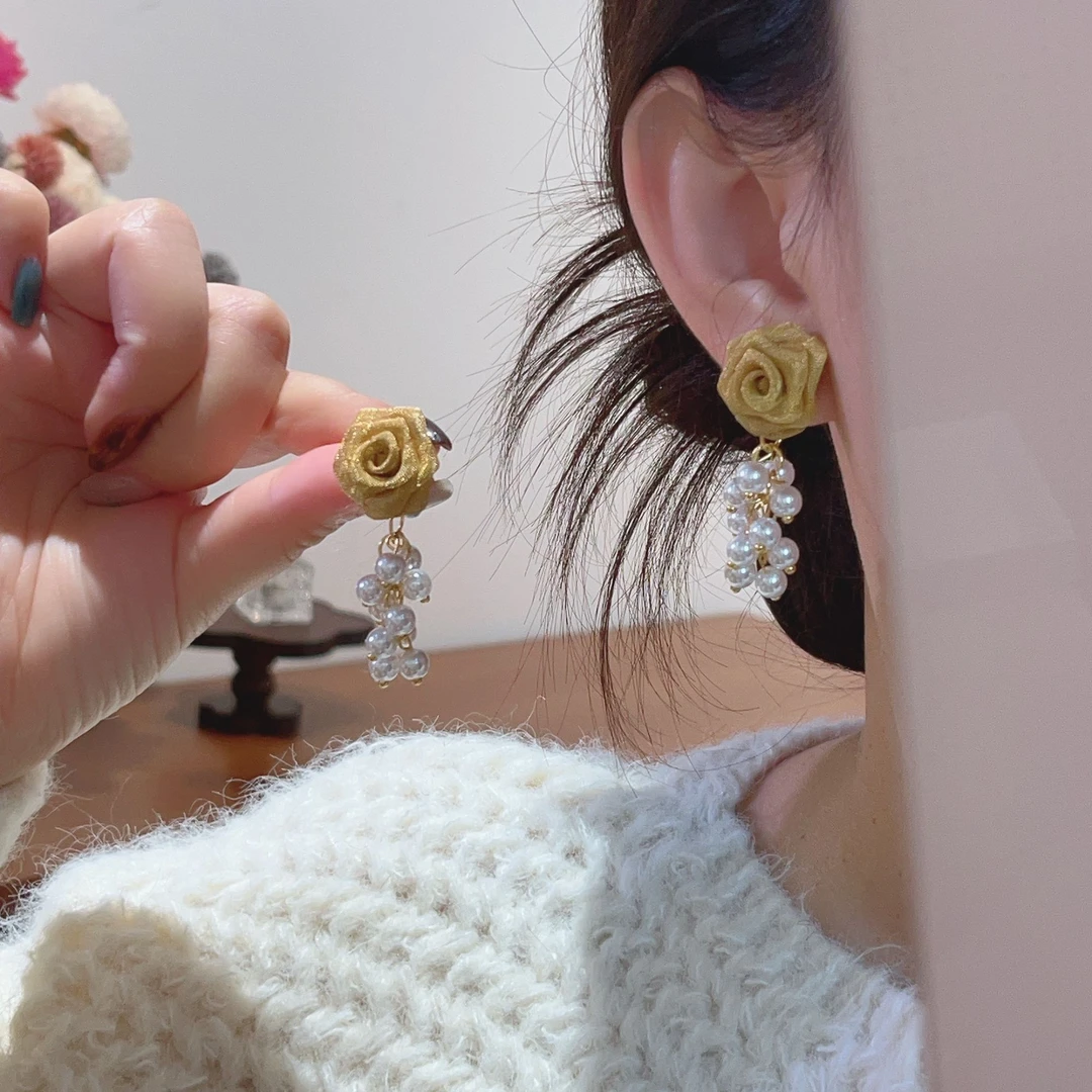 铜合金耳饰 法式风花朵小香风轻奢时尚复古金色优雅感耳钉673
