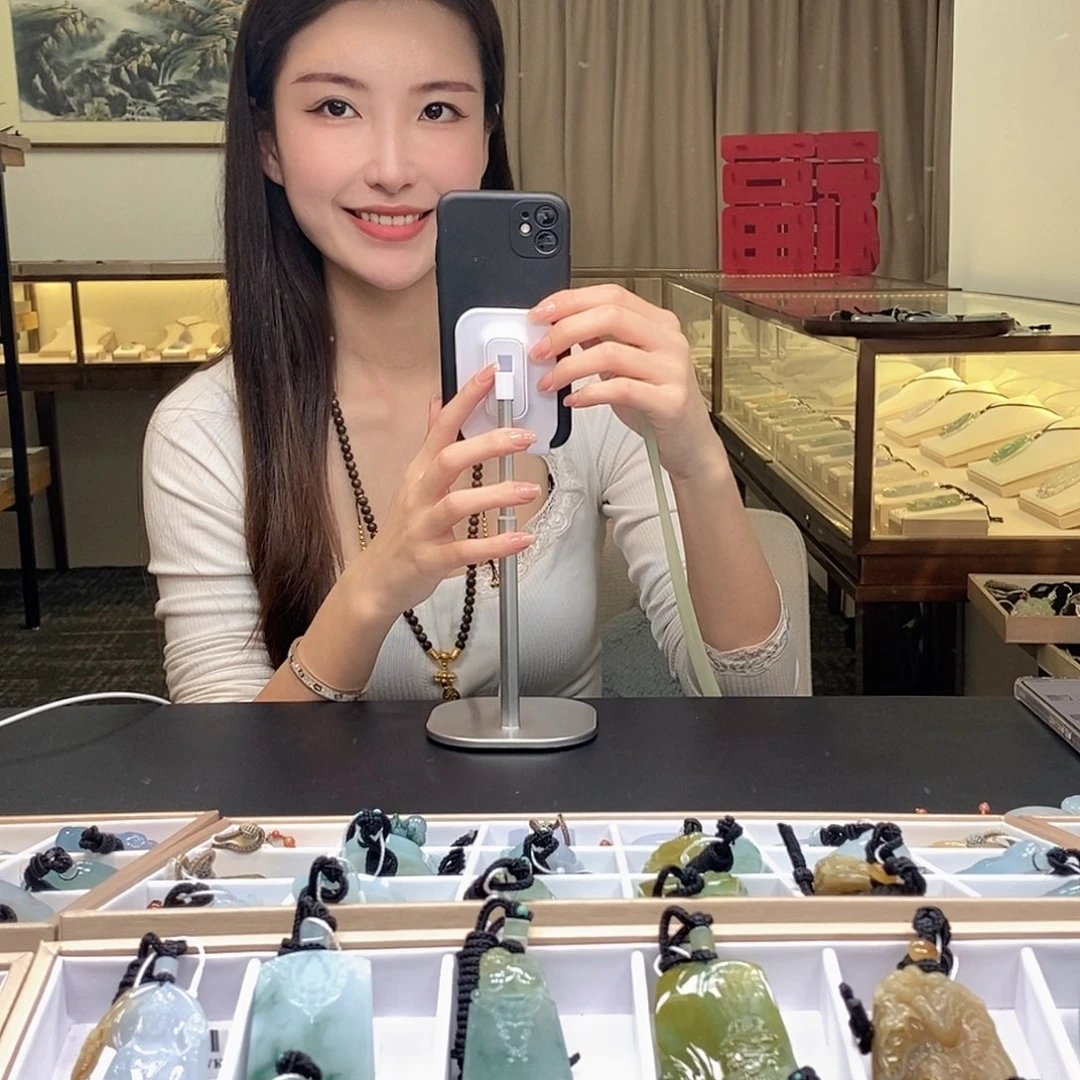 翡翠颈饰未镶嵌翡翠