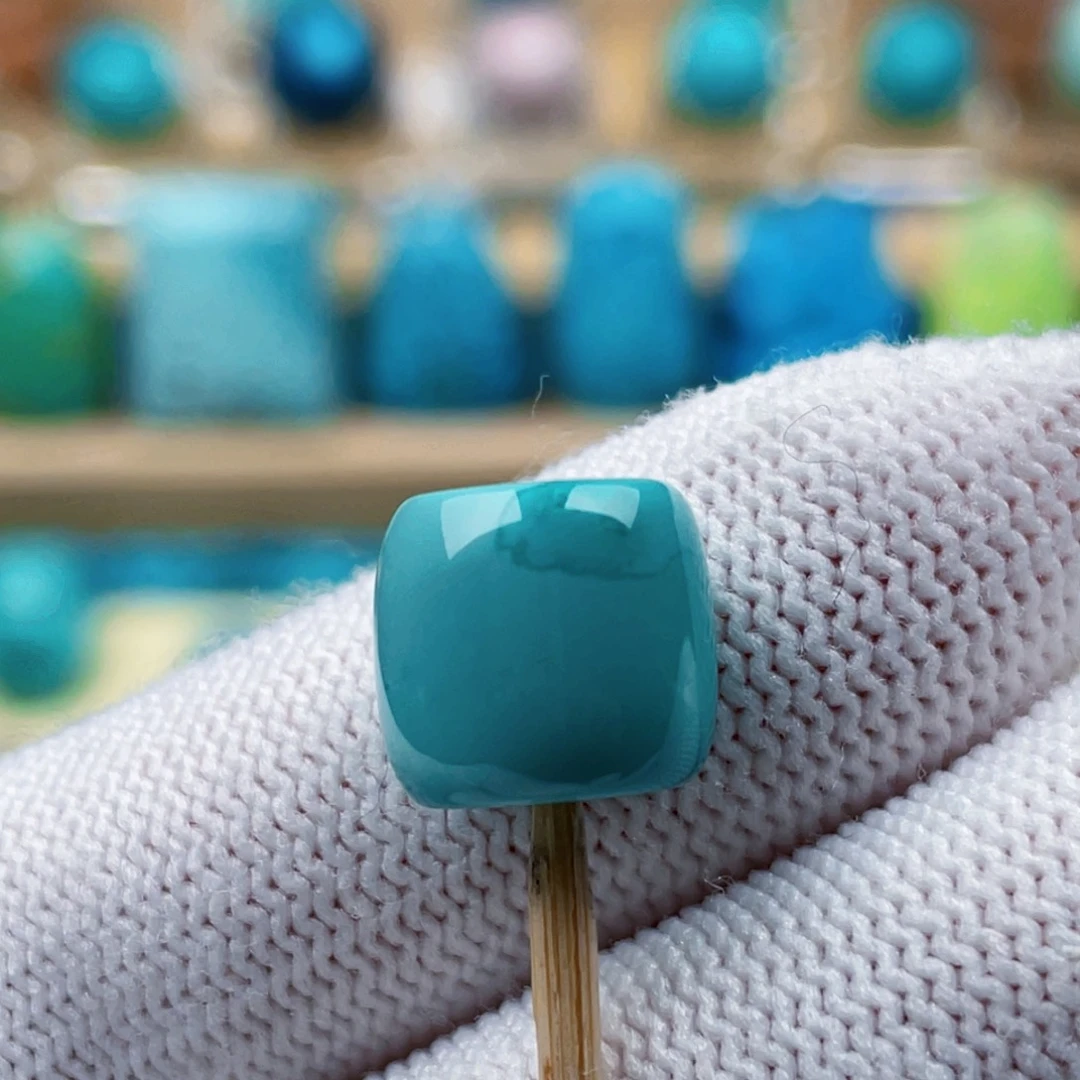 绿松石未镶嵌珠宝奇石10.9*10.1mm