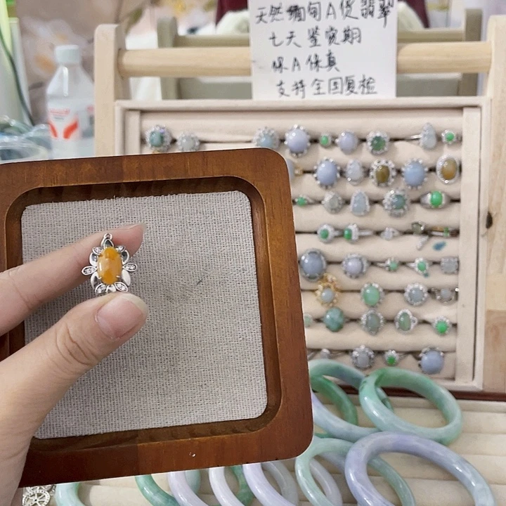 翡翠未镶嵌颈饰天然翡翠Ａ货