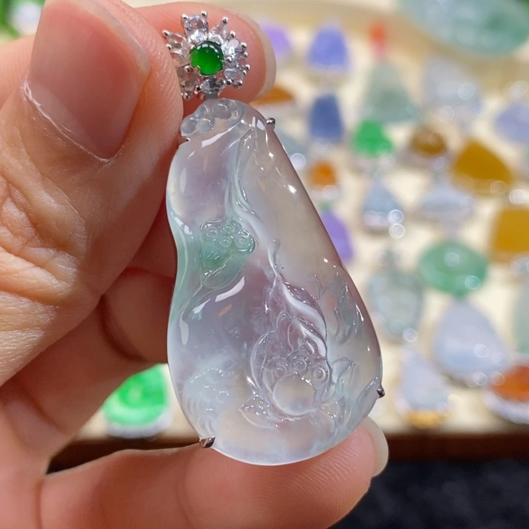 翡翠18K金镶嵌颈饰