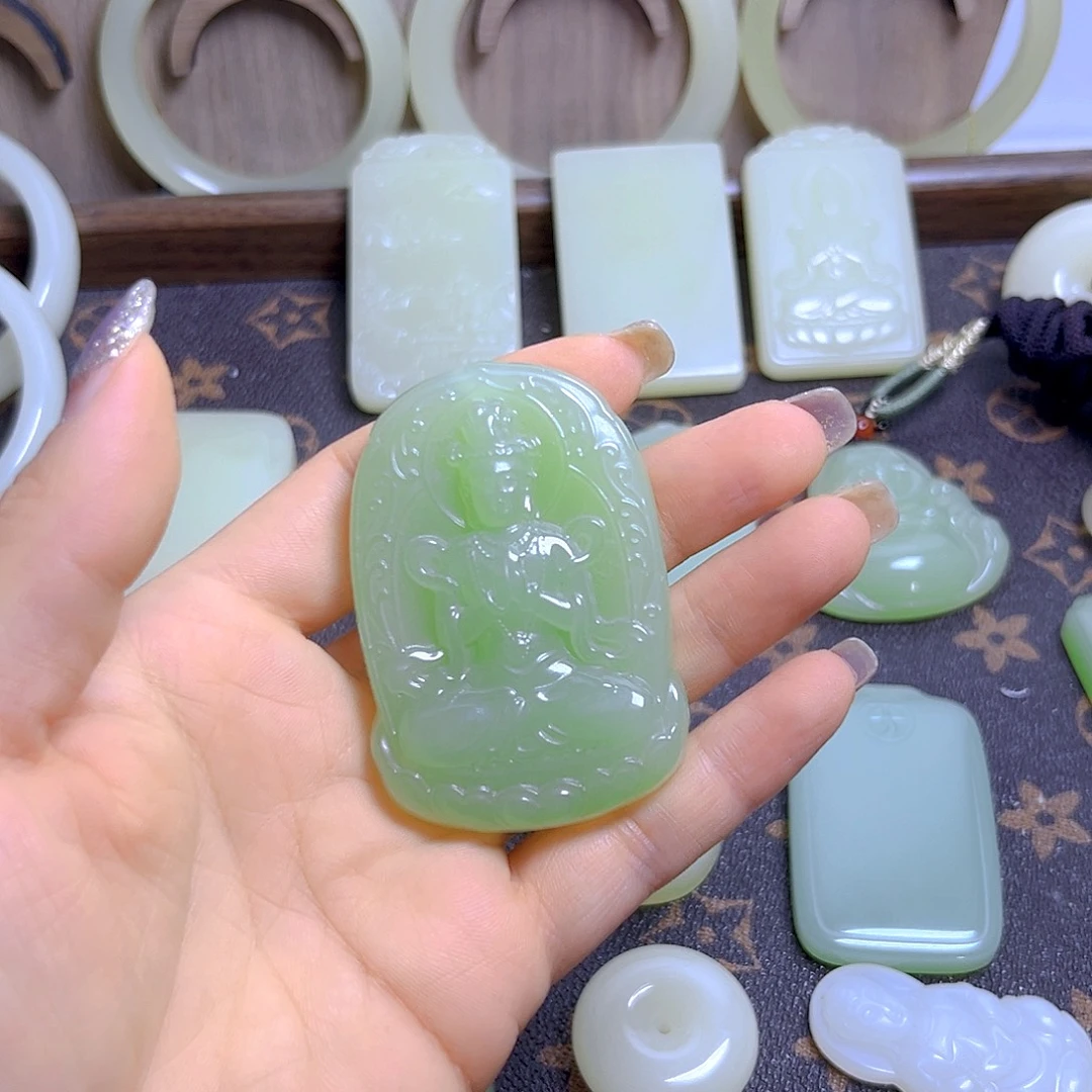 孝***先天然鸭蛋青观音牌
