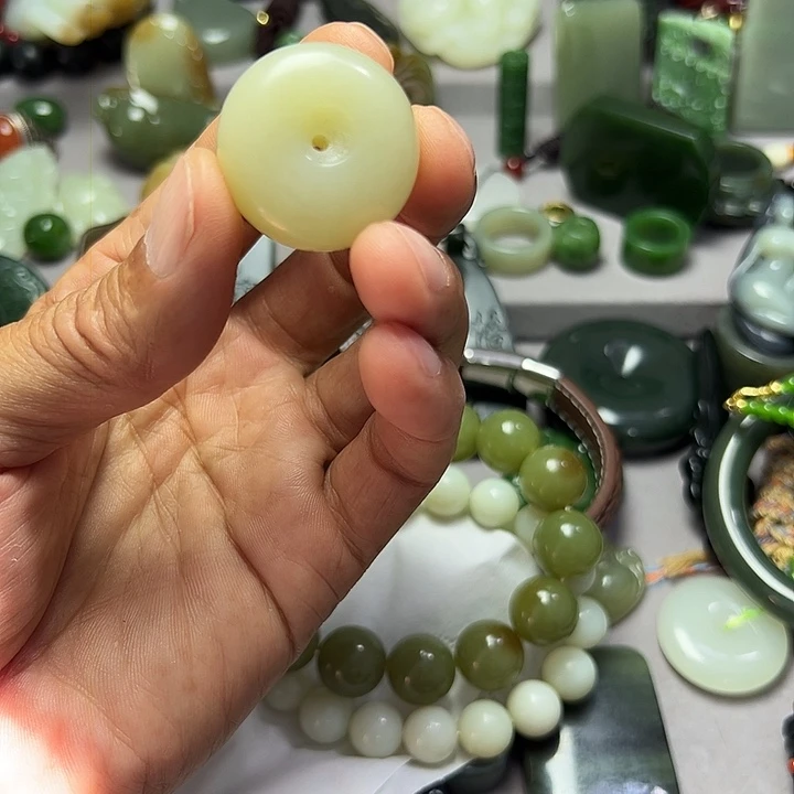 耿***子颈饰未镶嵌和田玉（黄玉）