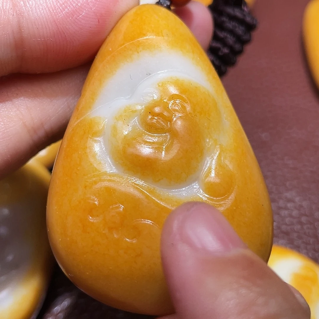 和田玉未镶嵌颈饰心**神