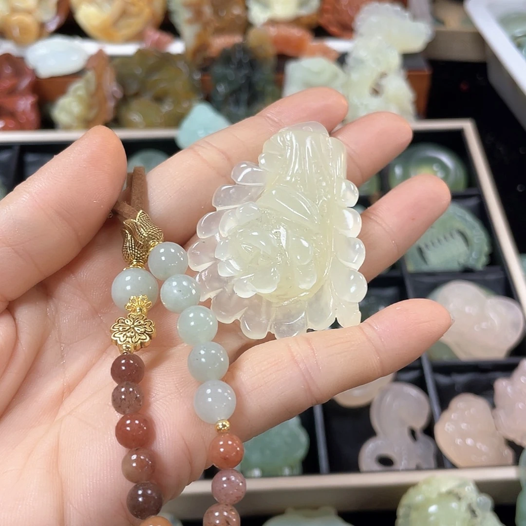 蛇纹石玉颈饰未镶嵌