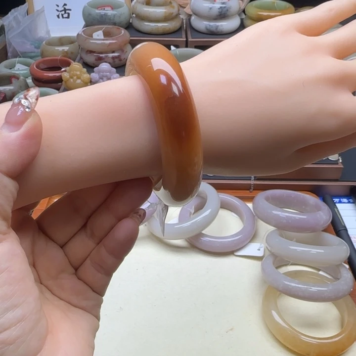 石英岩玉未镶嵌手镯