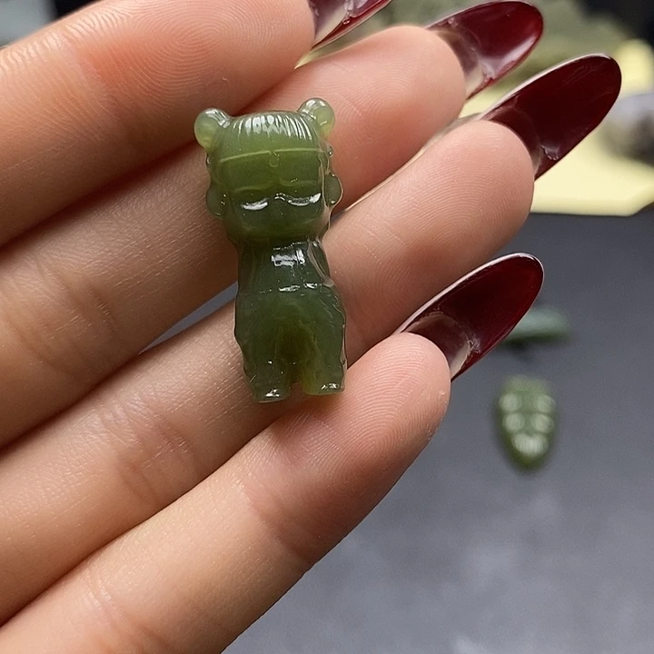 颈饰未镶嵌和田玉紫*花