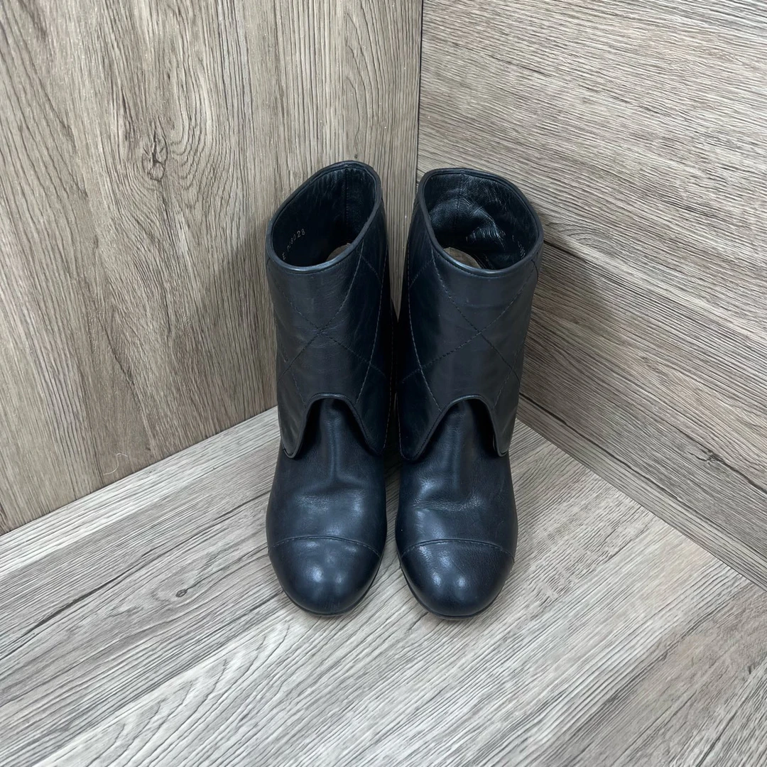 95新 Chanel/香奈儿 黑色金属双C中跟短靴 36.5码/95新/无配件