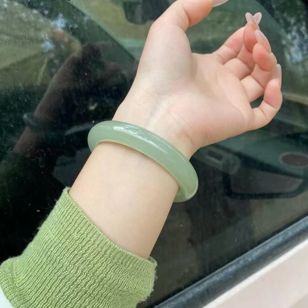 石英质玉天然女款玉镯