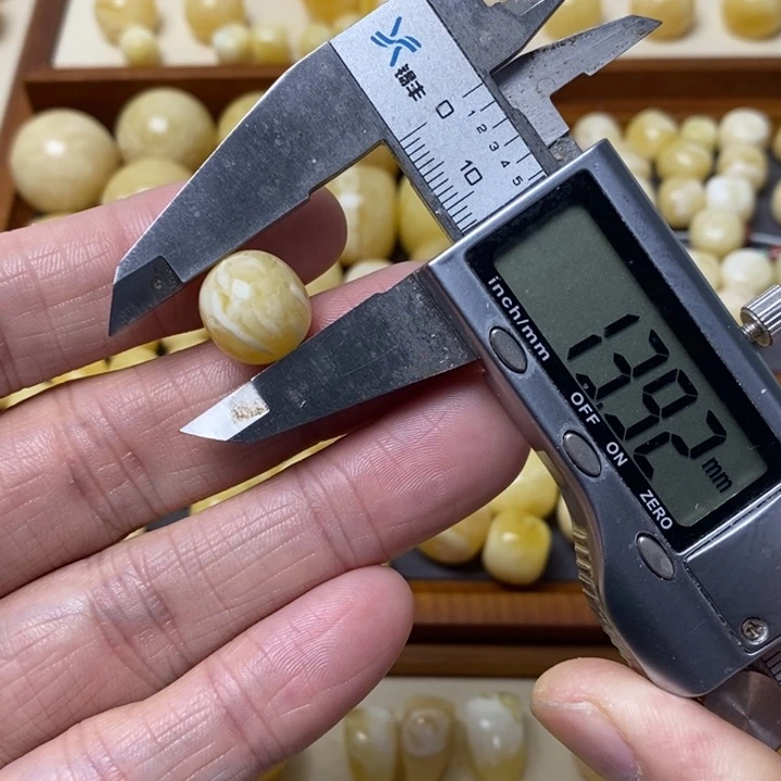 蜜蜡琥珀画未镶嵌