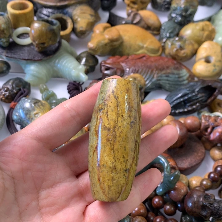 未镶嵌岫岩河磨玉（透闪石质玉）把件