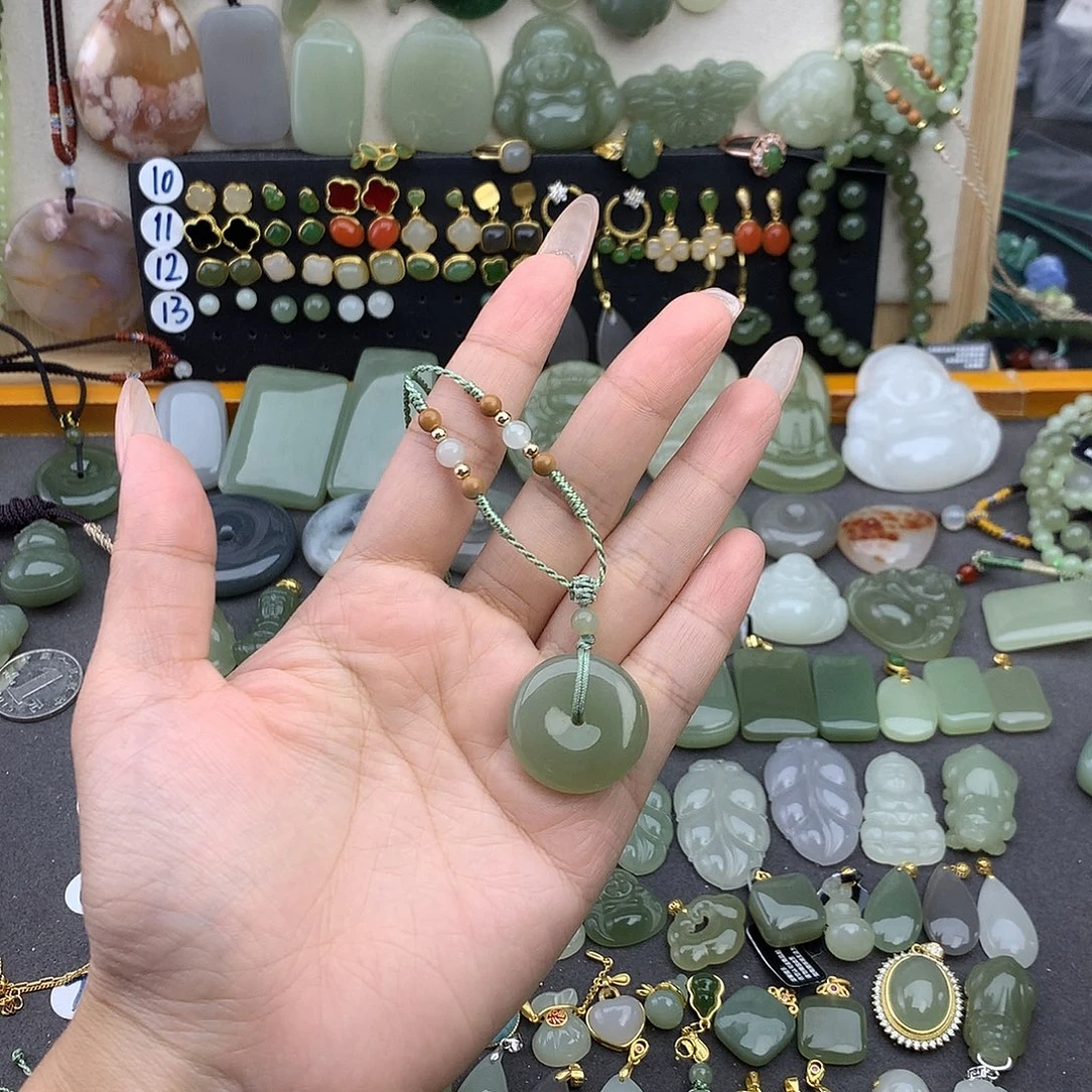 和田玉未镶嵌颈饰