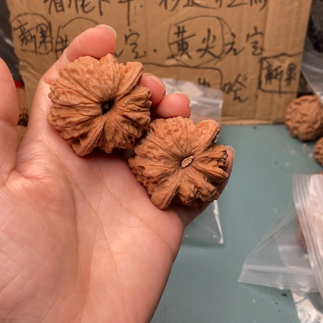 麦***洁吊坠文玩核桃血麒麟77
