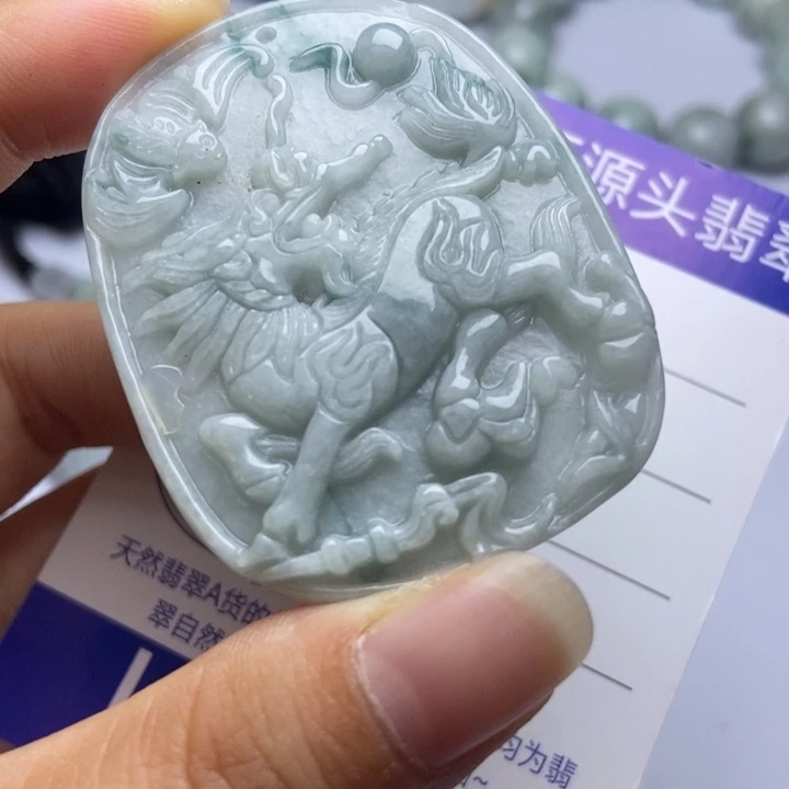 翡翠未镶嵌颈饰翡翠