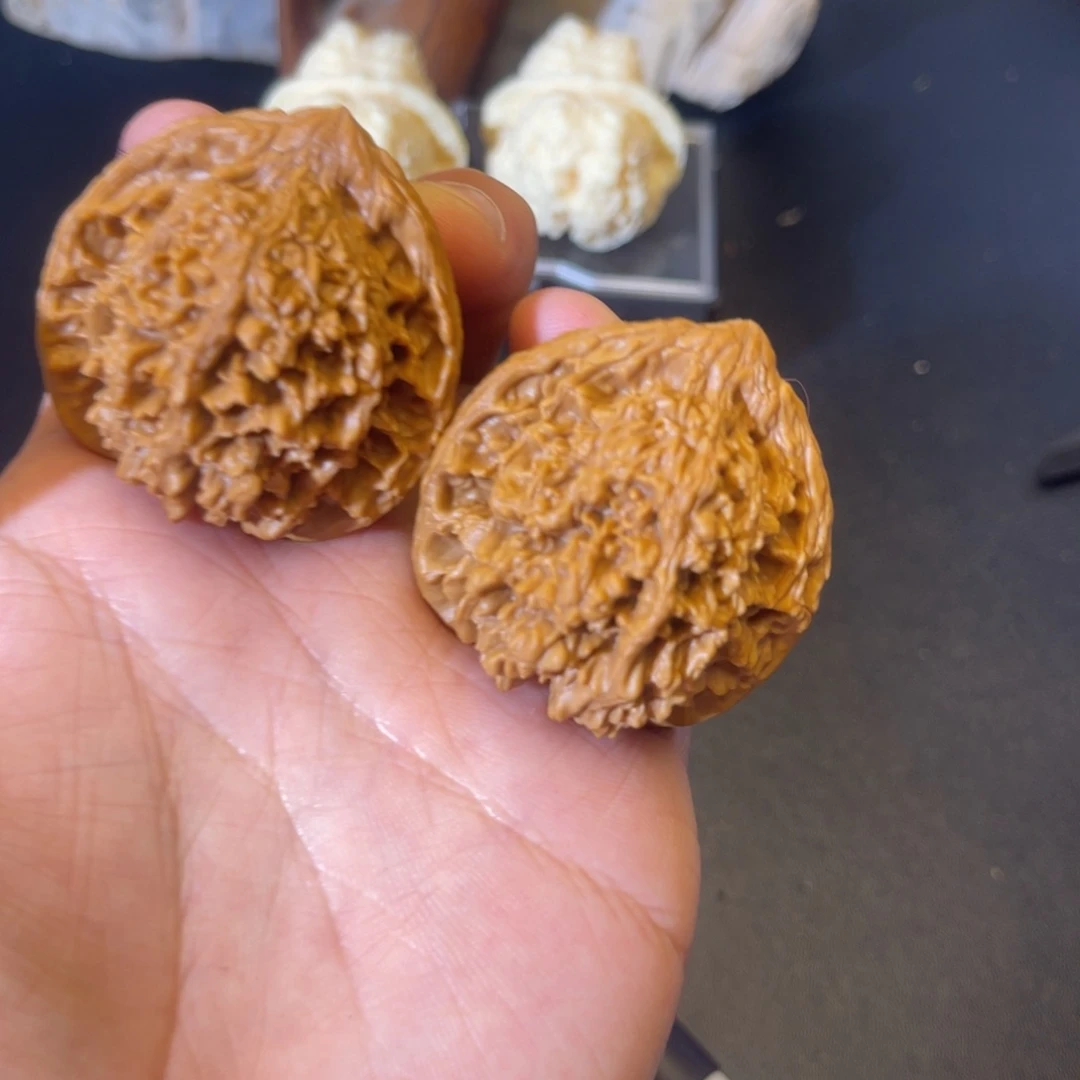 文玩核桃把件打好底的满天星