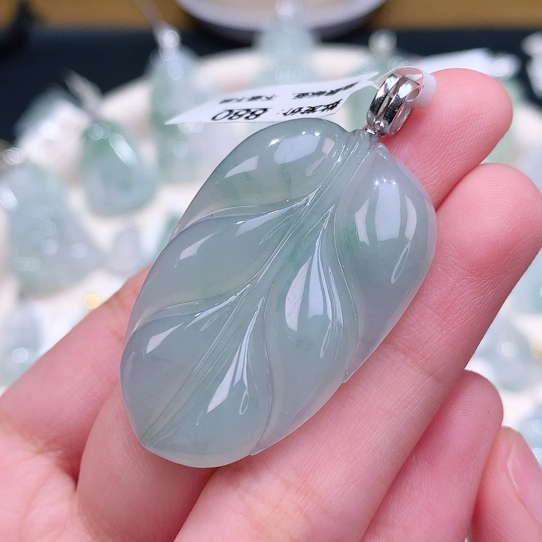 颈饰18K金镶嵌翡翠