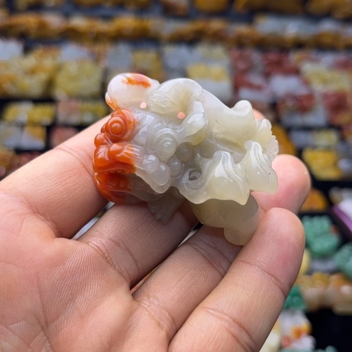 石英质玉（黄龙玉）未镶嵌颈饰