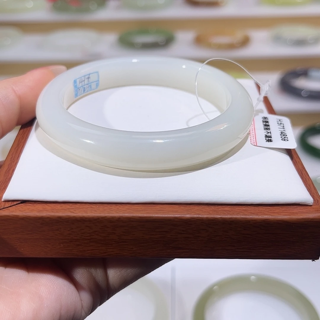 和田玉未镶嵌手镯新疆且末白镯