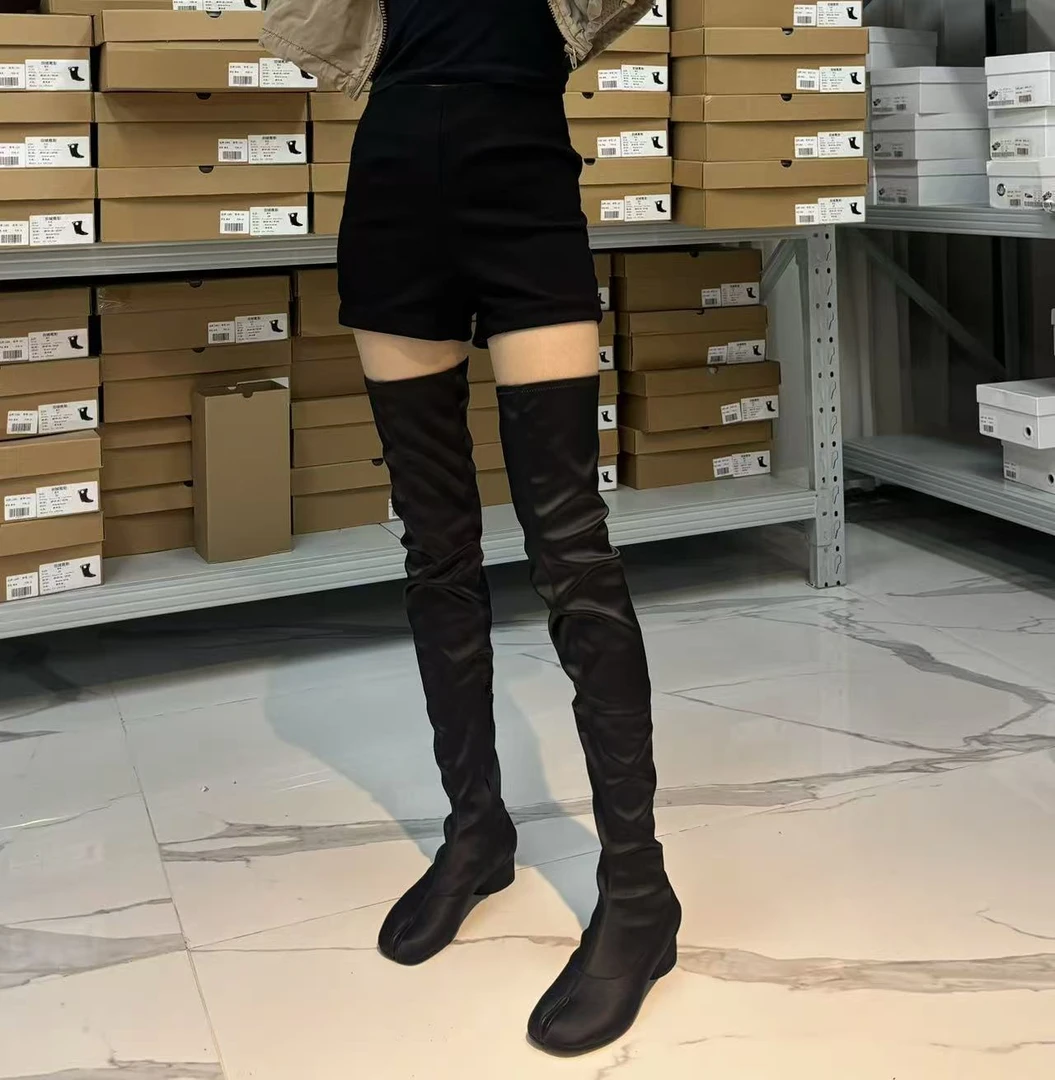 老王甄选 秋季新款 百搭简约时装分趾式长筒女士弹力靴