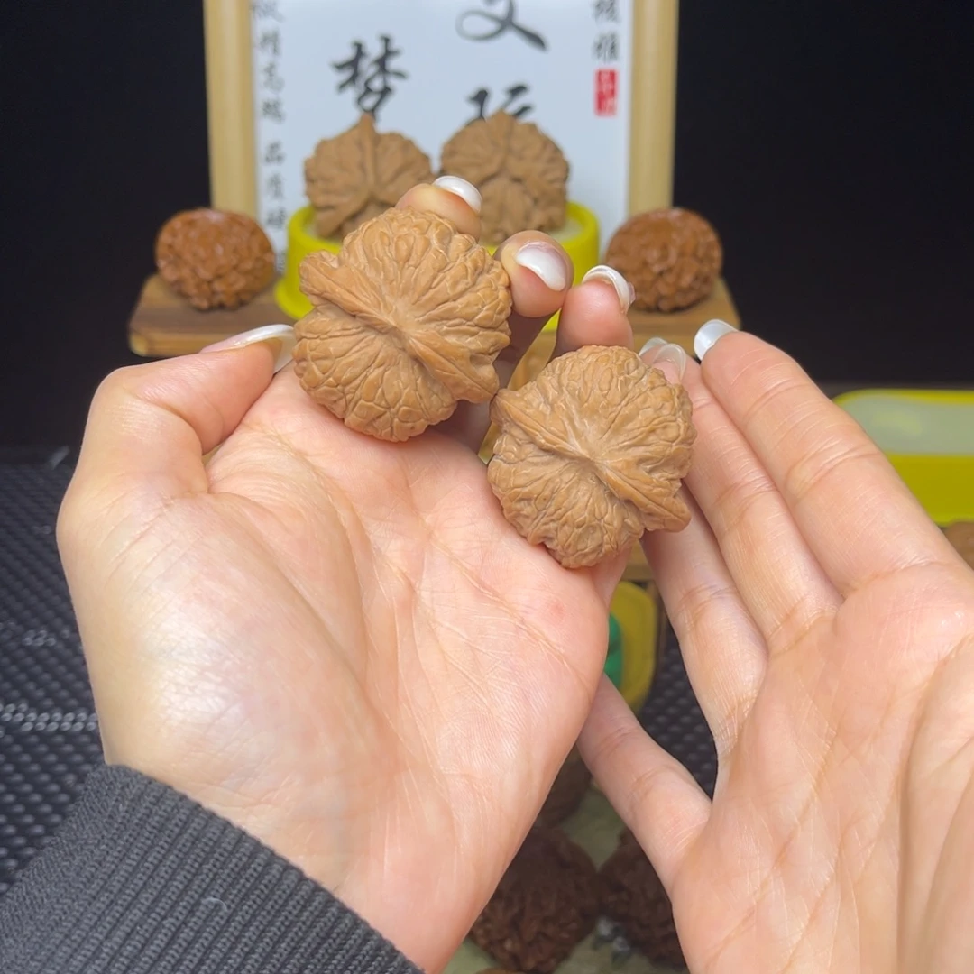 文玩核桃吊坠血麒麟40➕全白茬