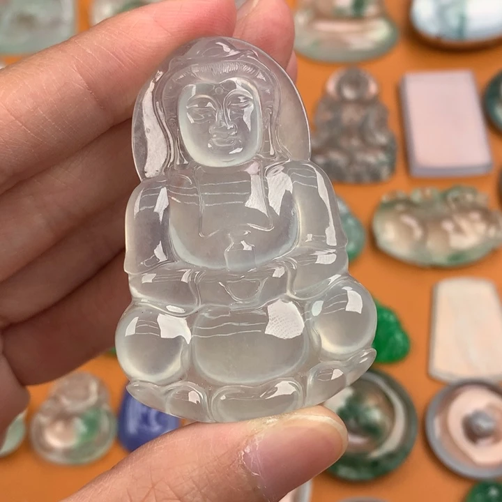 翡翠挂件未镶嵌….