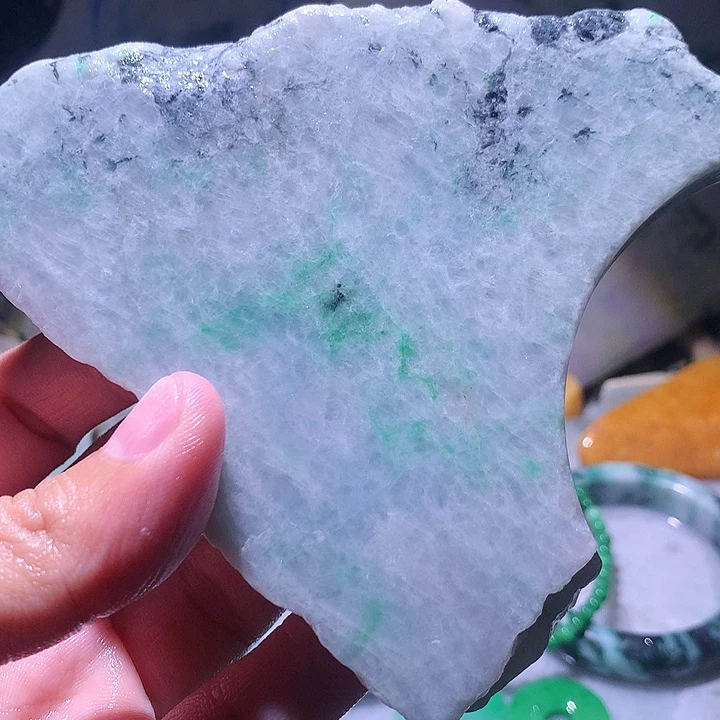 颈饰未镶嵌翡翠边角料