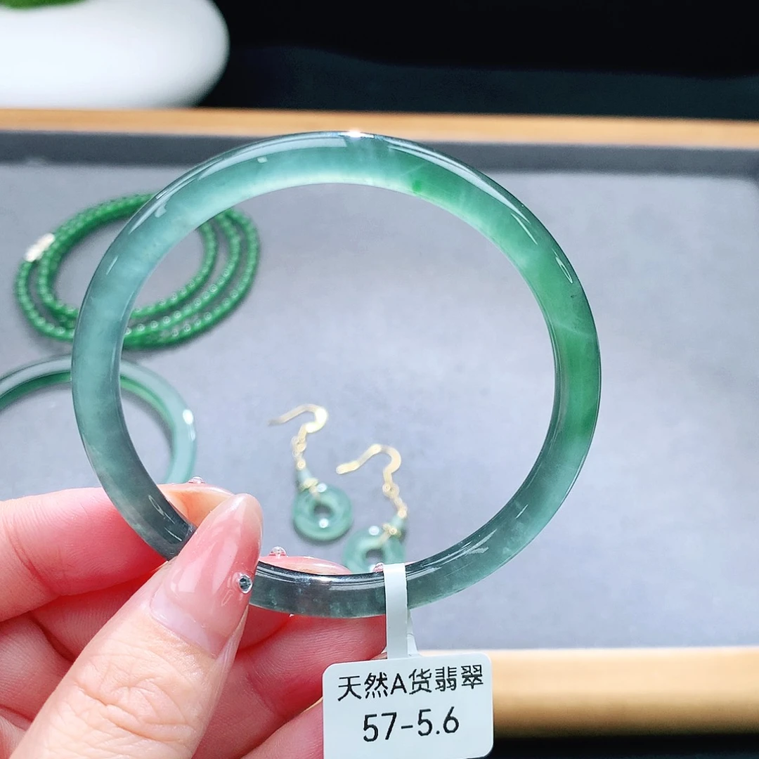 未镶嵌手镯（圆镯）翡翠