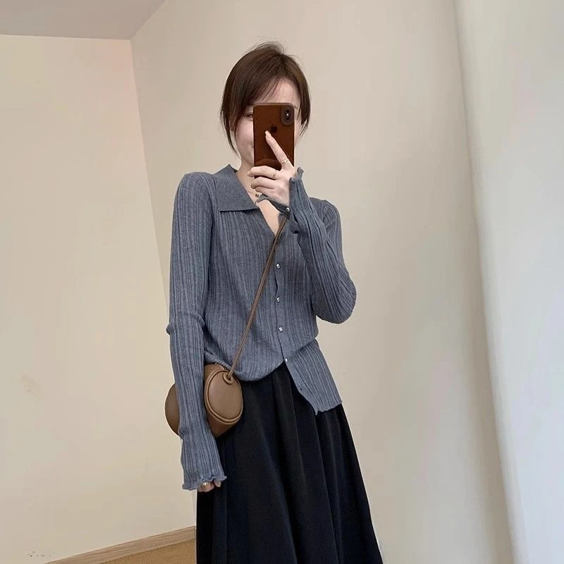 韩系长袖修身轻奢翻领针织开衫女早秋显瘦V领坑条polo领毛衣