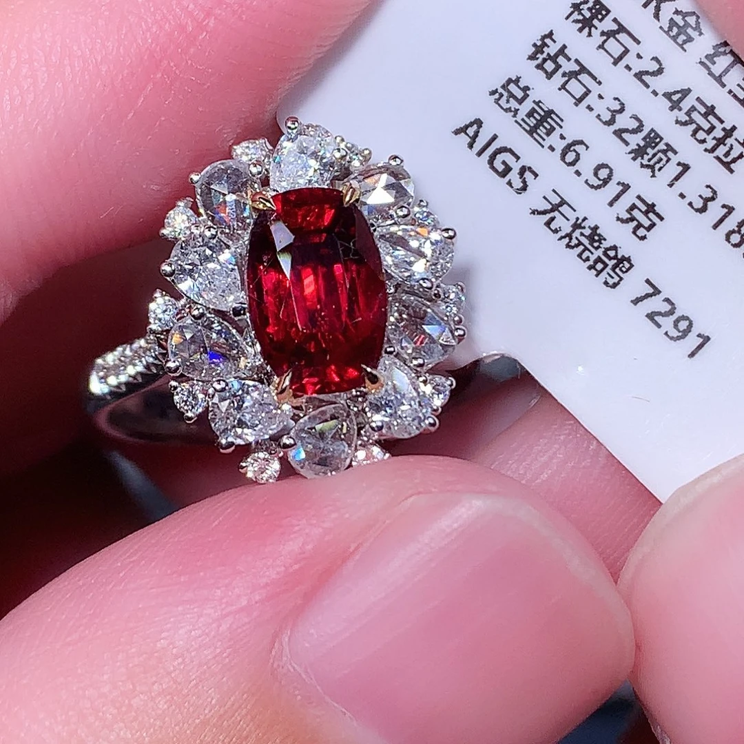 18K金镶嵌红宝石戒指